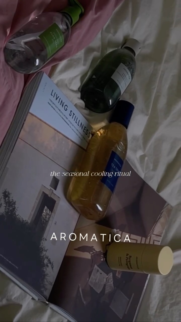 🌞 the summer ritual 🪸

Purification 정화
끈질긴 여름의 열기와 무거워진 공기 속에서, 몸과 마음의 지친 결을 말끔히 비워내는 일

Awakening 깨움
지치고 늘어지는 계절의 틈에서, 닫혀 있던 감각을 시원하게 일깨우는 순간의 환기

Refreshment 회복
뜨거운 햇살 아래 달아오른 온도를 낮추고, 잃어버린 생기를 되찾는 상쾌함은 이 여름날 결코 지나칠 수 없는 과정

Vitality 활력
무기력해지기 쉬운 계절 속에서, 내면의 단단한 활력을 지켜내며 온전한 밸런스를 유지하는 일

왜 이 한여름, 아로마티카의 썸머 리추얼이 필요한지 되새겨보게 된다.

<아로마티카 쿨링 라인: AWAKEN YOUR CORE>
• 티트리 퓨리파잉 샴푸
• 어웨이크닝 바디워시 페퍼민트&유칼립투스
• 수딩 알로에 베라젤
• 버가못 앤 페티그레인 데오드란트
🐚 아로마티카 쿨링 라인이 공식몰에서 최대 50% 할인

#일상미학수집 #기록으로말하는사람 #아로마티카 #아로마티칸2기