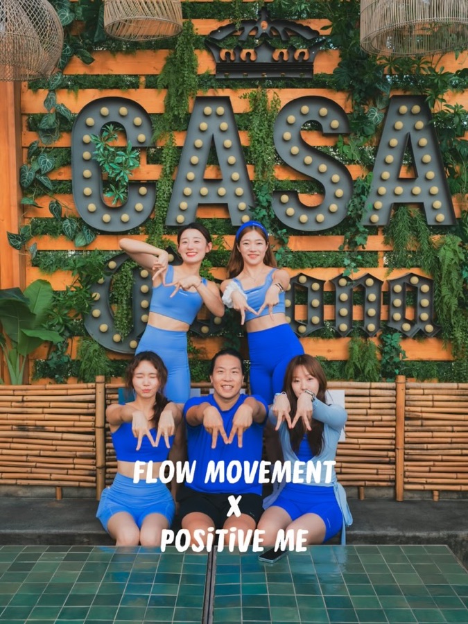 .
FLOW MOVEMENT 와 POSITIVE ME 의
행복한 하루🤍🩵💙
벌써 보름 정도 지났는데 아직도 그 여운이 가시지 않아요!
@flowmovement.official 
@positiveme.official

.
플무 네 자매의 퍼스널컬러는 포미였어..🤍🩵💙
@i__pine @jingjo0 @m_oxf_8 

색도 예쁘고 편하고 친환경소재에 갓벽한 @positiveme.official

(행사당일쇼핑잔뜩한사람여깄어요..그만사라고말리신건안비밀..)

.
여러분과 함께하는 시간들이 정말 행복해요🤍

@acromov

.
준비하는거 안힘들다고하면 거짓말..
근데 그대들의 에너지에 다시 채워지는..🫶

한국최고아크로선생님
@acromov @acrowithtj

.
한국의 발리 @casacorona_seoul 에서 만끽하는 하루

.
그 공간을 행복하게 채워주는 향기 @neuvv_official

.
@i__pine 솔쌤이랑은 얘기가 끊기질 않지..🤍

.
나의 애제자 @m_oxf_8 🩵💙

.
루프탑까지 예뻐버리는 @casacorona_seoul 
하늘 진짜 예술이죠🧚🏻‍♀️💖✨

.
함께 해주시는 여러분 
정말 감사해요
@flowmovement.official

8월30일에 또만나요🫶

.
@flowmovement.official 
@neuvv_official 
@positiveme.official 
@wyshlifestyle

🤍

💙

‘있는 그대로의 나’를 받아들이고 긍정한다는 
@positiveme.official 철학이
저의 철학, 저의 긍정 에너지와 맞아떨어져서
이건..그냥 운명이지뭐..🤍🩵💙